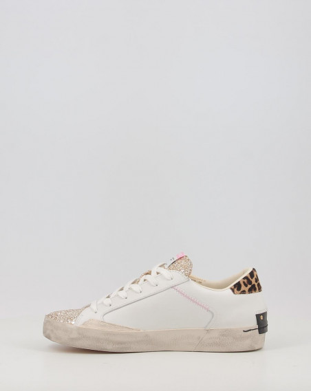 DISTRESSED DISTRESSED